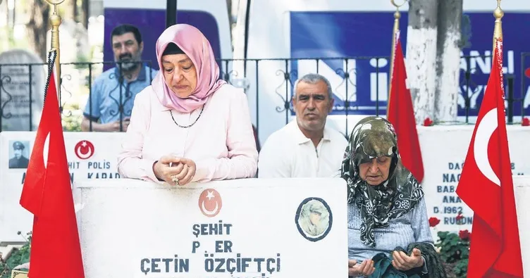 Her bayram yüreğimiz sızlıyor