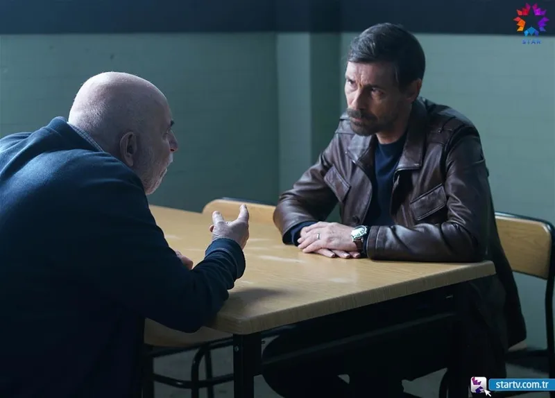 Kağıt Ev son bölüm izle! Mert, cezaevinde dedesiyle tanışıyor