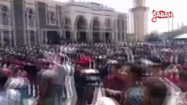Suriye'de rejim askerlerinin cenaze töreninde Esad ve İran karşıtı gösteri