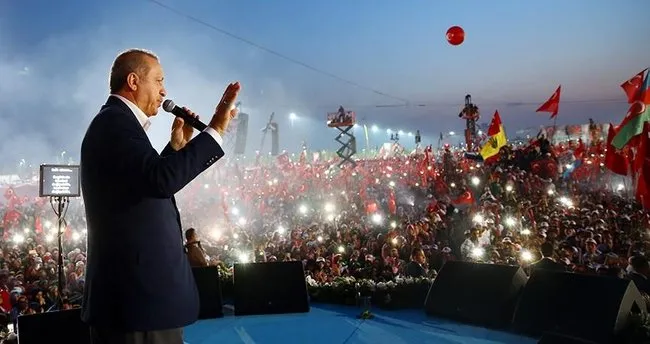 SON DAKİKA | Beylerbeyi'nde 15 Temmuz'u anma programı! Başkan Erdoğan halkla buluştu
