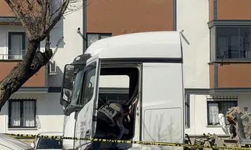 Kocaeli’de ağabeyden kanlı pusu! Başında kaskla tırın altına saklandı, kardeşine kurşun yağdırdı #kocaeli