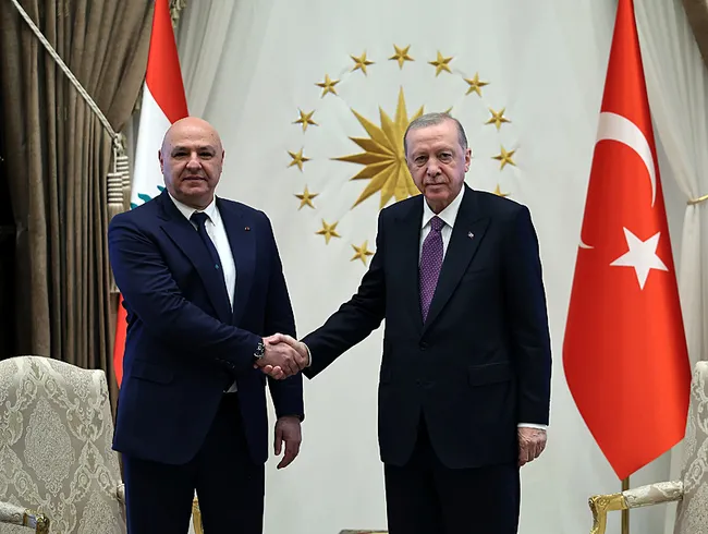 lubnan-cumhurbaskani-avndan-baskan-erdogan-ovgusu-bolgesel-istikrara-onem-veriyor-1786125263663.jpg Lübnan Cumhurbaşkanı Avn'dan Başkan Erdoğan övgüsü: