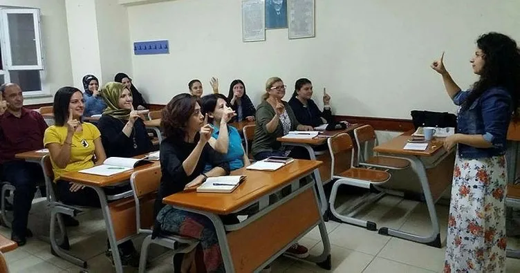 Burhaniye’de işaret dili kursu açıldı