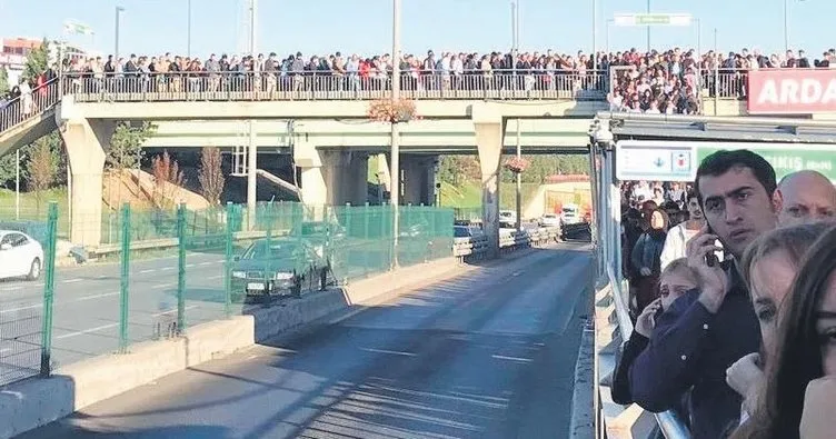 imamoğlu metrobüs KUYRUKLARI ile ilgili görsel sonucu