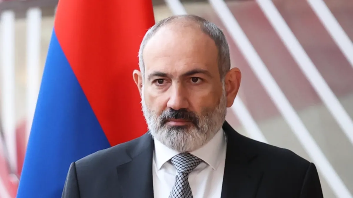 Ermenistan Başbakanı Nikol Paşinyan açıklama yaparken