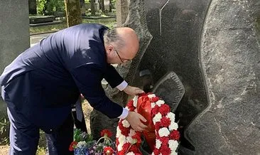 Nazım Hikmet, Moskova’da mezarı başında anıldı
