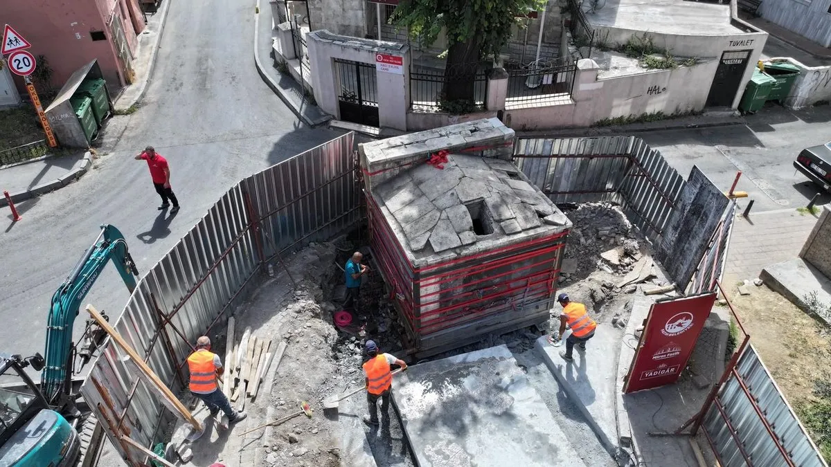 Fatih’te tarihi dokusu korunan 100. çeşme taşındı