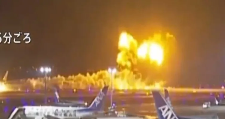 SON DAKİKA | Japonya'da yeni felaket: Uçakta dev patlama! Alevler içindeki uçak ikiye bölündü