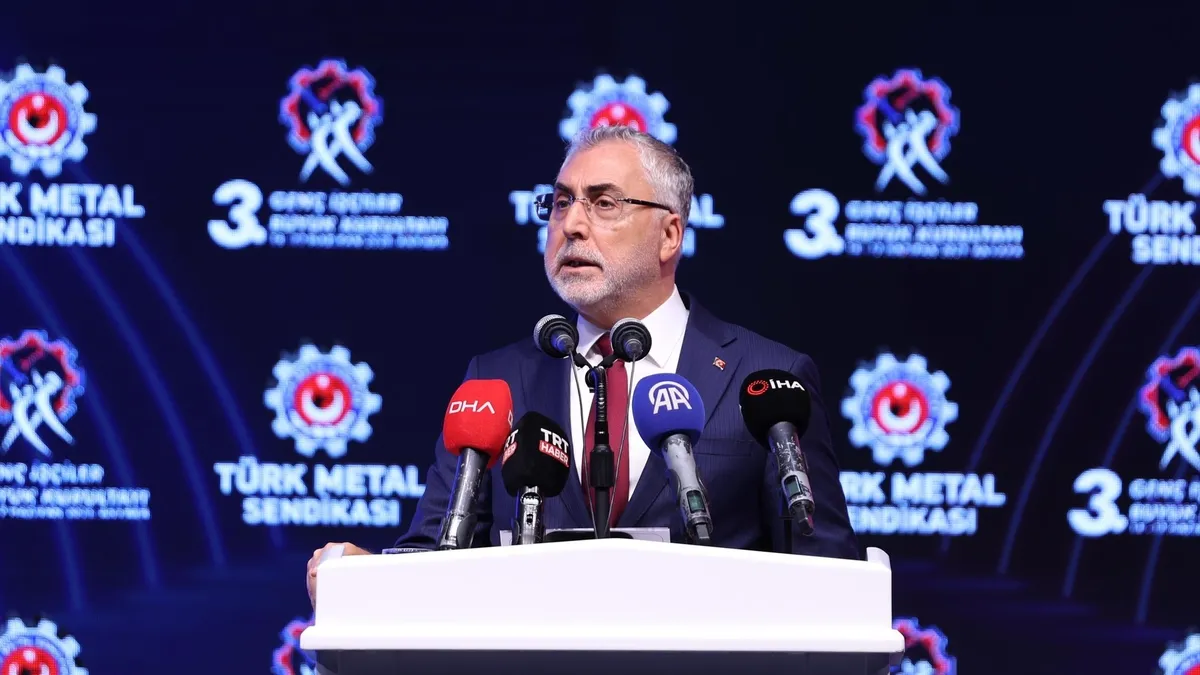 Çalışma ve Sosyal Güvenlik Bakanı Vedat Işıkhan, Türkiye'de işsizlik ve istihdam rakamlarına ilişkin açıklama yapıyor.
