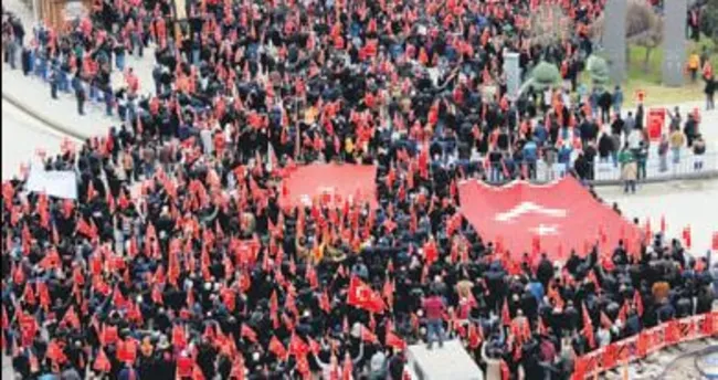 Onbinler teröre karşı yürüyor