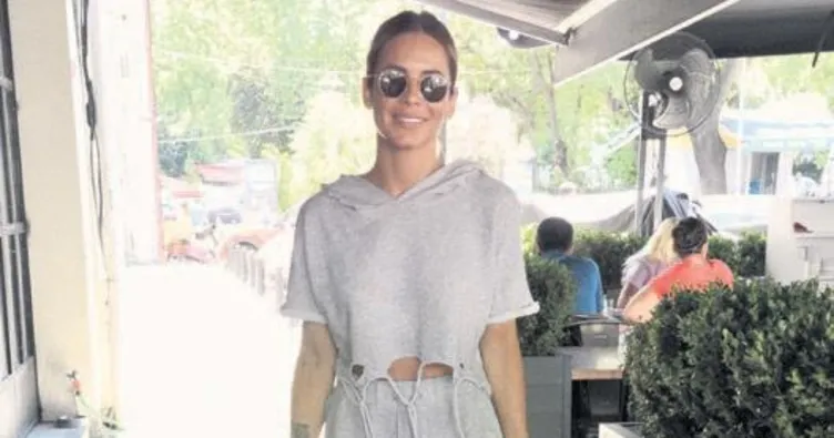 Eliz’den Hakan’a jest: ‘Gönüller siyah-beyaz’