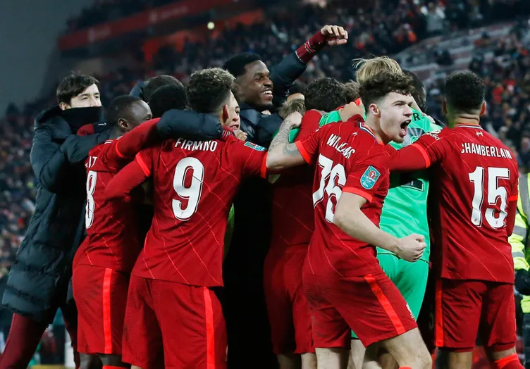 Son dakika: 2021 yılının en çok kazanan futbolcusu belli oldu! Ronaldo ve Messi...