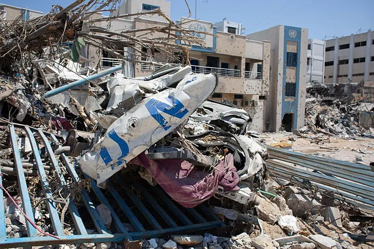 SON DAKİKA: Gazze’de katliam! İsrail, 700 sivilin sığındığı okula saldırdı: Çok sayıda ölü ve yaralı var