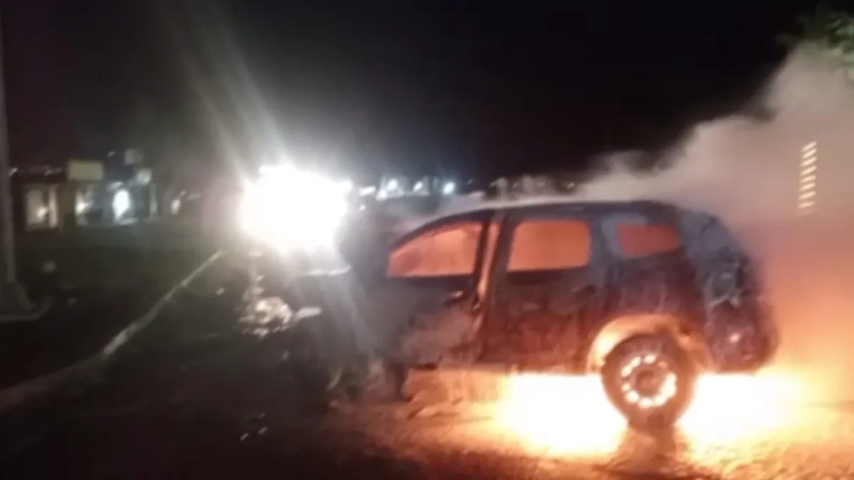 Kaza yapan araç alevlere teslim oldu