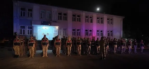 900-personelle-uyusturucu-baskini-135-supheli-kiskivrak-yakalandi-1780563970513.jpg
