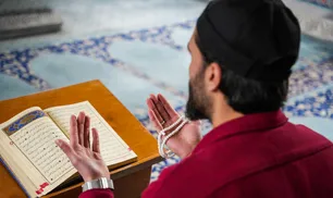 Salât-u Selam Nedir ve Nasıl Getirilir?