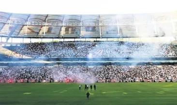 Tribünde Salah sesleri