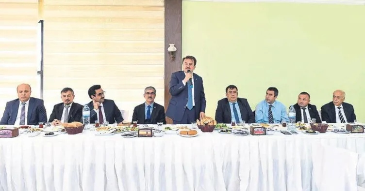 Başkan Erkoç’tan bürokratlara plaket