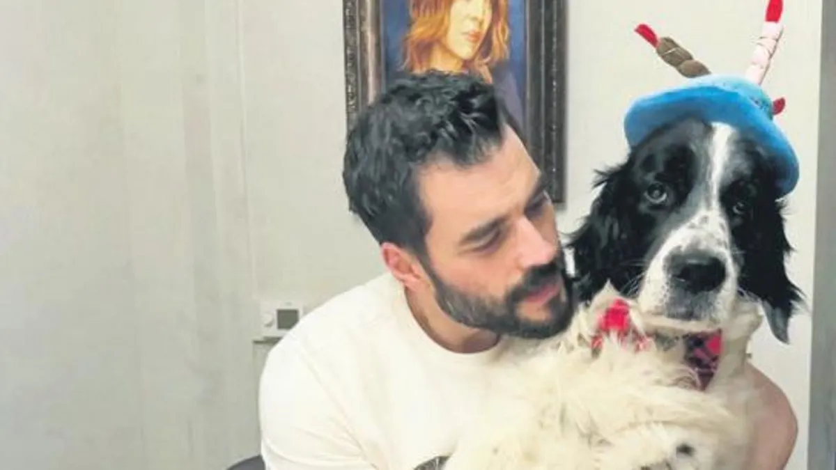 Köpeğinin doğum gününü kutladı