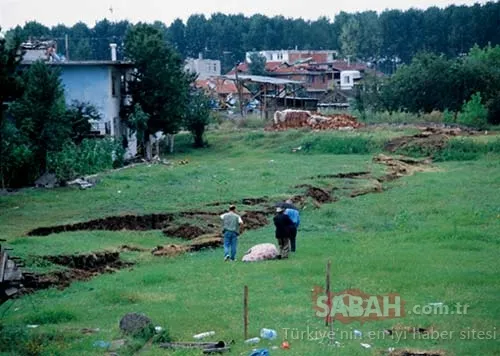 17 Ağustos 1999.. Türkiye'yi yıkan depremin acı görüntüleri