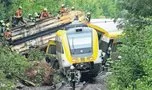 Almanya’da yolcu treni raydan çıktı