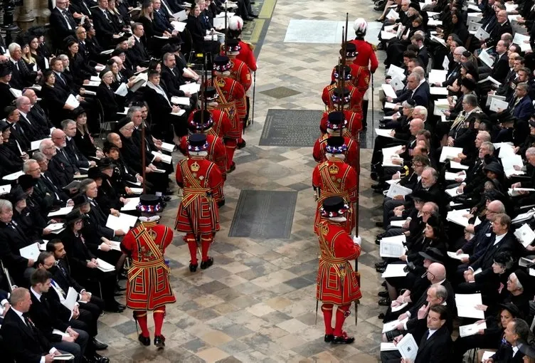 SON DAKİKA- Kraliçe Elizabeth'e son veda! Prens Philip'in yanına gömülecek...