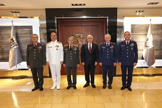 bakan-guler-hava-kuvvetleri-komutanliginda-devir-teslim-torenine-katildi-1786983220473.jpg