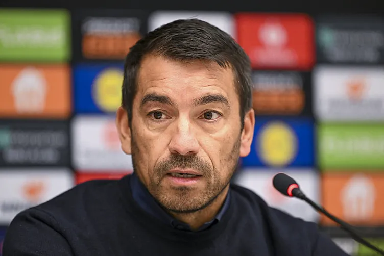 SON DAKİKA: Beşiktaş'ta Giovanni Van Bronckhorst gönderildi! Alacağı tazminat belli oldu