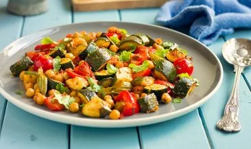 Hem sağlıklı hem doyurucu salata tarifi : Kabaklı nohut salatası