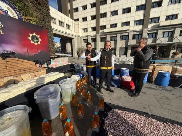 istanbulda-dev-narkotik-operasyonu-1-tondan-fazla-zehir-6-milyondan-fazla-hap-buldular-1765788280229.jpg