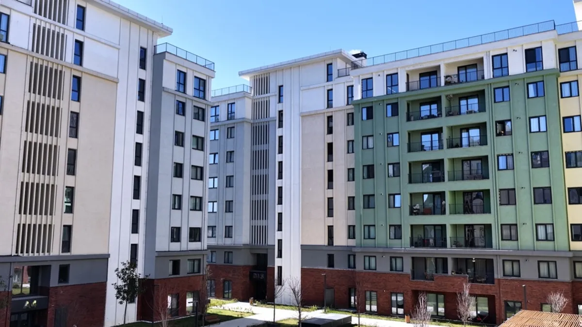 Bakan Kurum vatandaşların bayram sevincini paylaştı: Tozkoparan kentsel dönüşümle yenilendi Bakan Kurum vatandaşların bayram sevincini paylaştı: Tozkoparan kentsel dönüşümle yenilendi