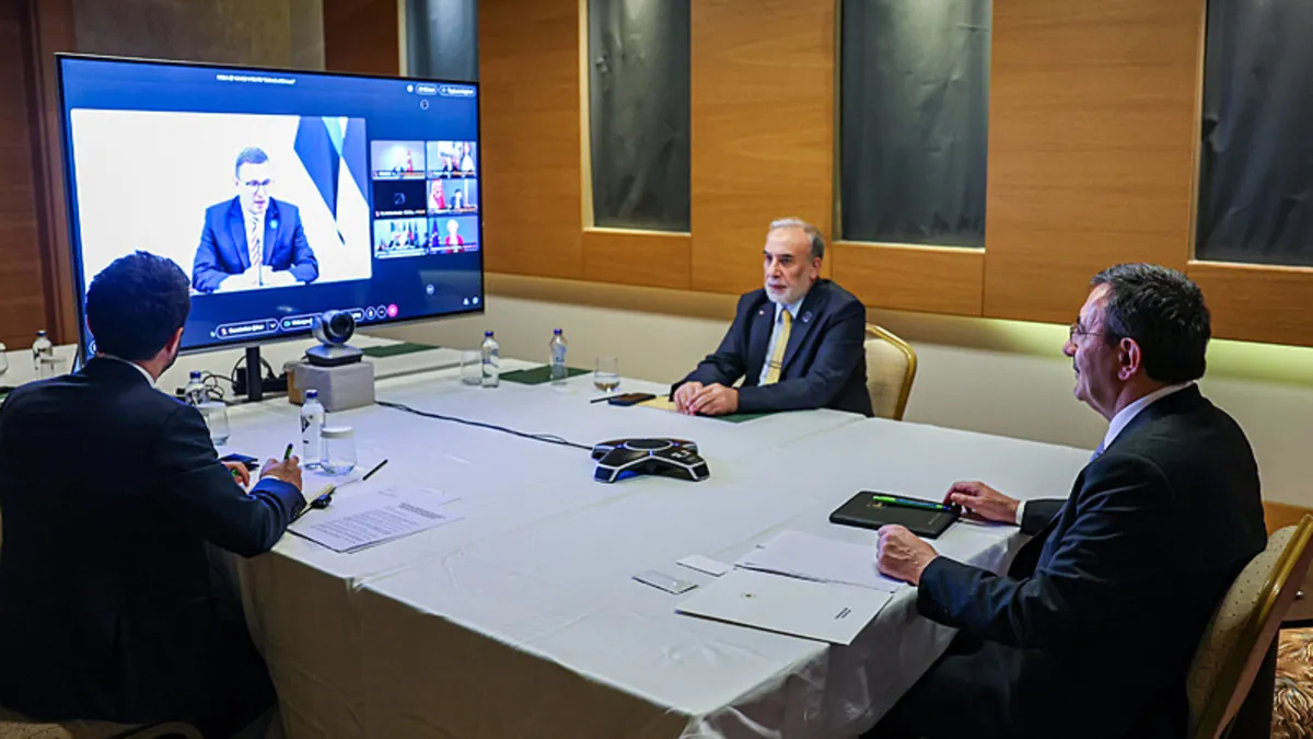 Cumhurbaşkanı Yardımcısı Yılmaz, Hürmüz Boğazı’na ilişkin çevrim içi toplantıya katıldı Cumhurbaşkanı Yardımcısı Yılmaz, Hürmüz Boğazı’na ilişkin çevrim içi toplantıya katıldı