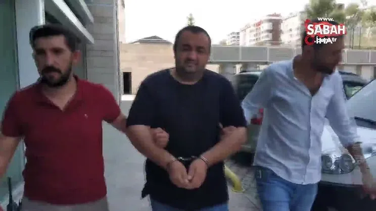 Babasına bıçak dayayıp 300 lirasını gasp etti