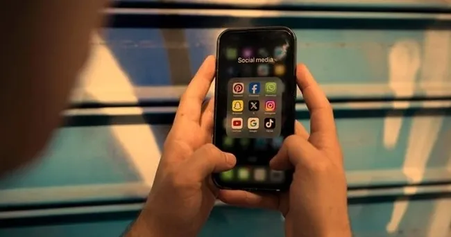 zuckerberg-instagramin-gencleri-bagimli-yapmak-icin-tasarlanmadigini-soyledi-1771486552052.jpg ABD'de Meta'ya 'bağımlılık' davası: Mark Zuckerberg'dan 'zaman' sorusuna tuhaf savunma