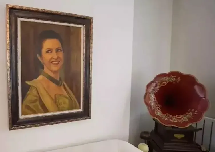 Her köşesi sanat kokuyor... Ünlü sanatçı Melihat Gülses’in 4+1’lik evi gündem oldu!