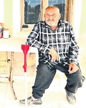 Kanepede uyuyan adamı ayı öldürdü