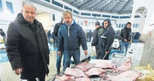 İzmir’den Yunanistan’a günde 3 kamyon balık