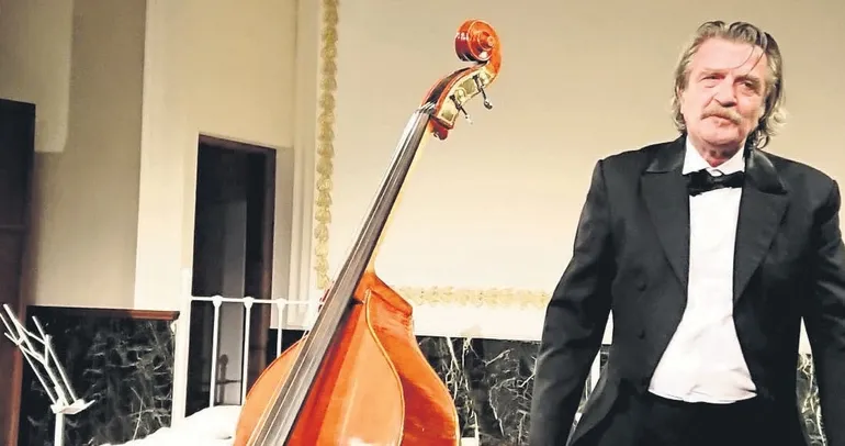 Bu kontrbas 34 yıldır çalıyor