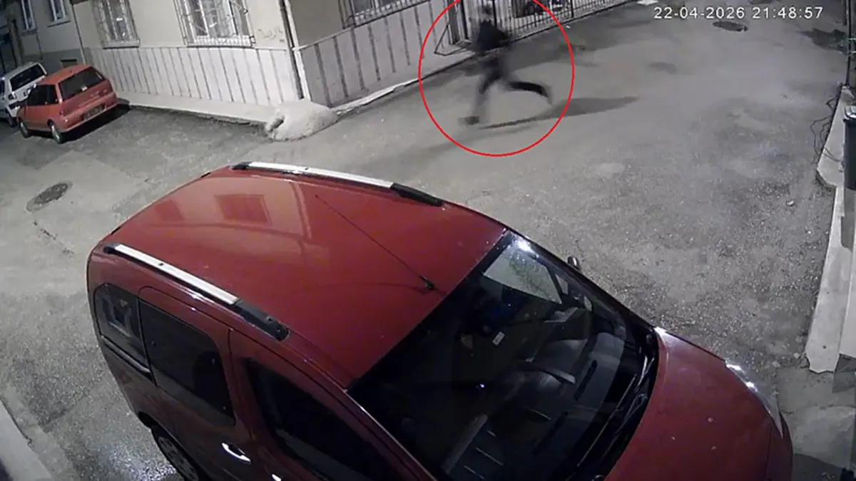 Bursa’da kargo aracını çalan şüpheliler kıskıvrak yakalandı! Bursa’da kargo aracını çalan şüpheliler kıskıvrak yakalandı!