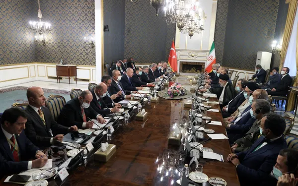 son-dakika-baskan-erdogan-ve-iran-cumhurbaskani-reisi-ticarette-yeni-hedefi-acikladi-enerji-krizi-surerken-cok-1658230036057.jpg