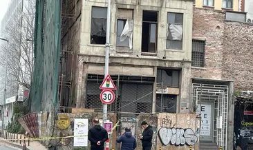 Beyoğlu’nda 5 katlı metruk binada kısmi çökme: Tramvay seferleri durduruldu