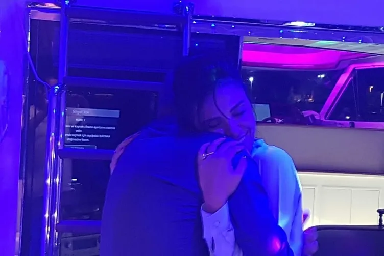 8 yılı devirdiler.. Caner Erkin’den eşi Şükran Ovalı’ya romantik evlilik yıl dönümü mesajı Daha da aşık oluyorum kadınım...