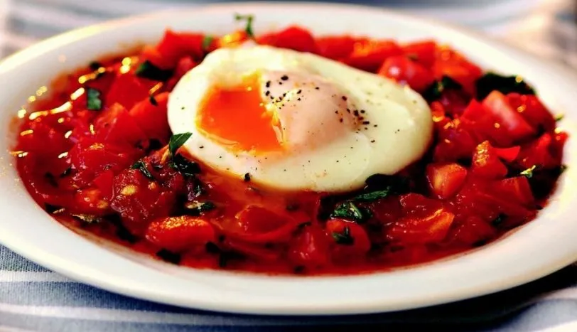 Cilbir Yogurtlu Yumurta Tarifi Nasil Yapilir Resimli Yemek Tarifleri