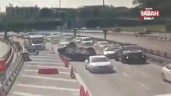 Avrasya Tüneli girişinde otomobil takla attı: Kaza anı kamerada | Video