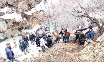 Araç dereye uçtu: 3 ölü