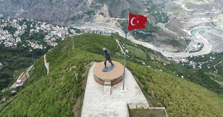 Türkiye’nin en büyük Atatürk Heykeli turizme açıldı