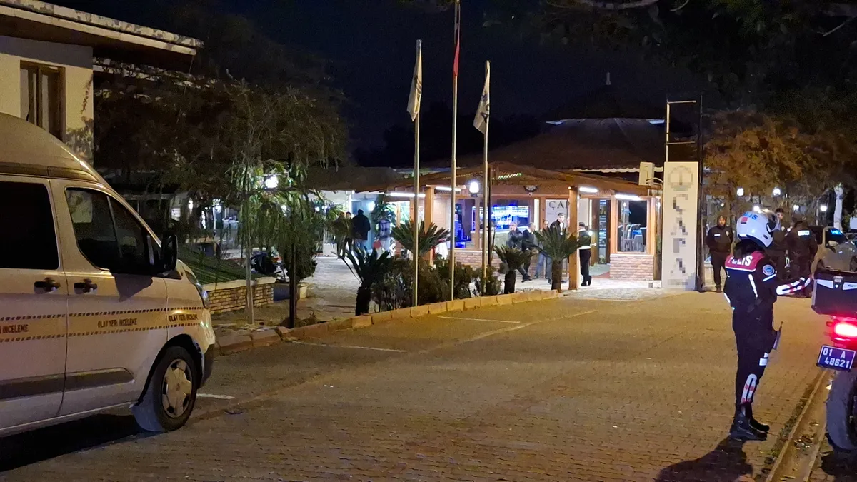 Adana'da kanlı hesaplaşma! Restoranda birbirlerine kurşun yağdırdılar Adana'da kanlı hesaplaşma! Restoranda birbirlerine kurşun yağdırdılar