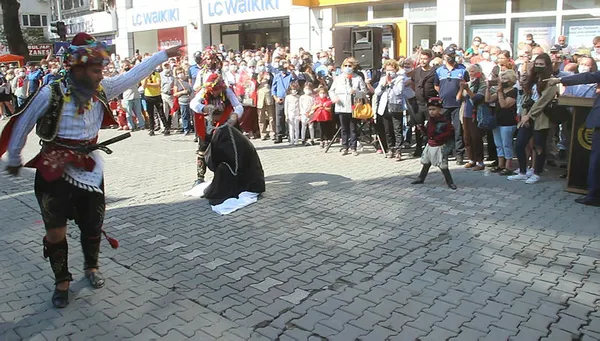 edremitteki-skandal-goruntuler-anadolu-kadinina-hakaret-1631418070866.jpg