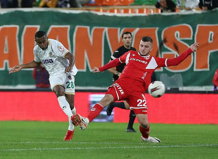 alanyaspor-samsunspor-1-3-1705513931152.jpg