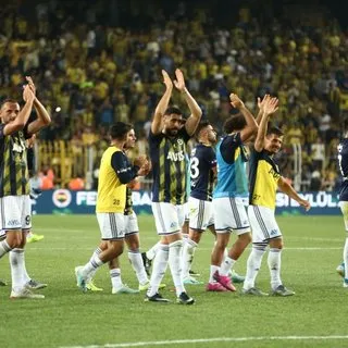 Fenerbahçe taraftarından 'lider geliyor' tezahüratı